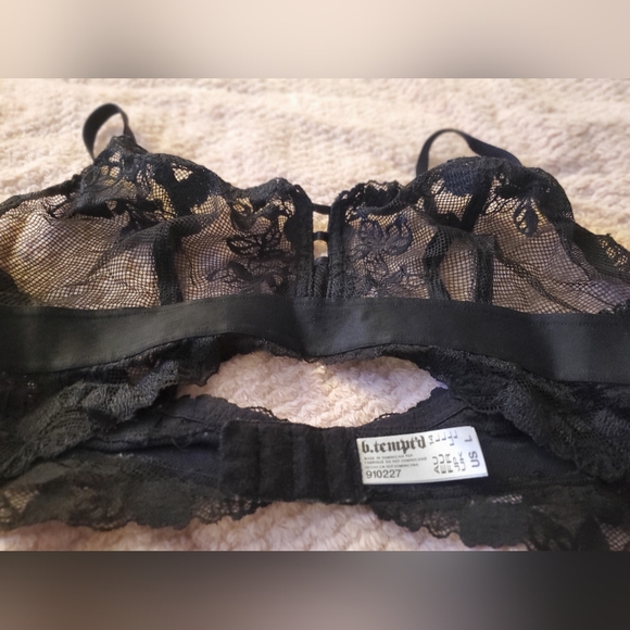 B.tempt'd wireless bra size large lace bralett - Picture 1 of 9
